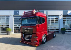 “Precies zoals ik ’m in m’n hoofd had” – Deze rode blikvanger van Van den Bergh trekt meteen de aandacht