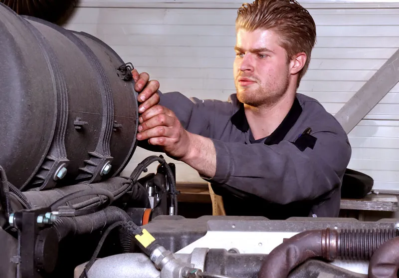 Robin van Bakel, Leerling truckmonteur